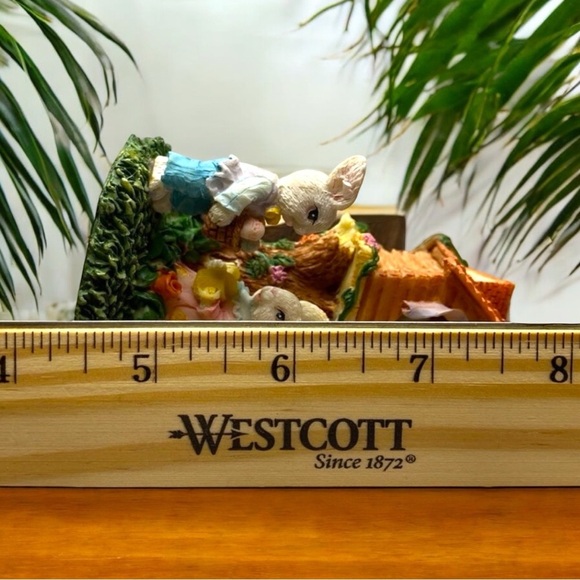 VINTAGE Easter Bunny & Birdhouse Figurine - Hinged Secret Compartment - Picture 10 of 11